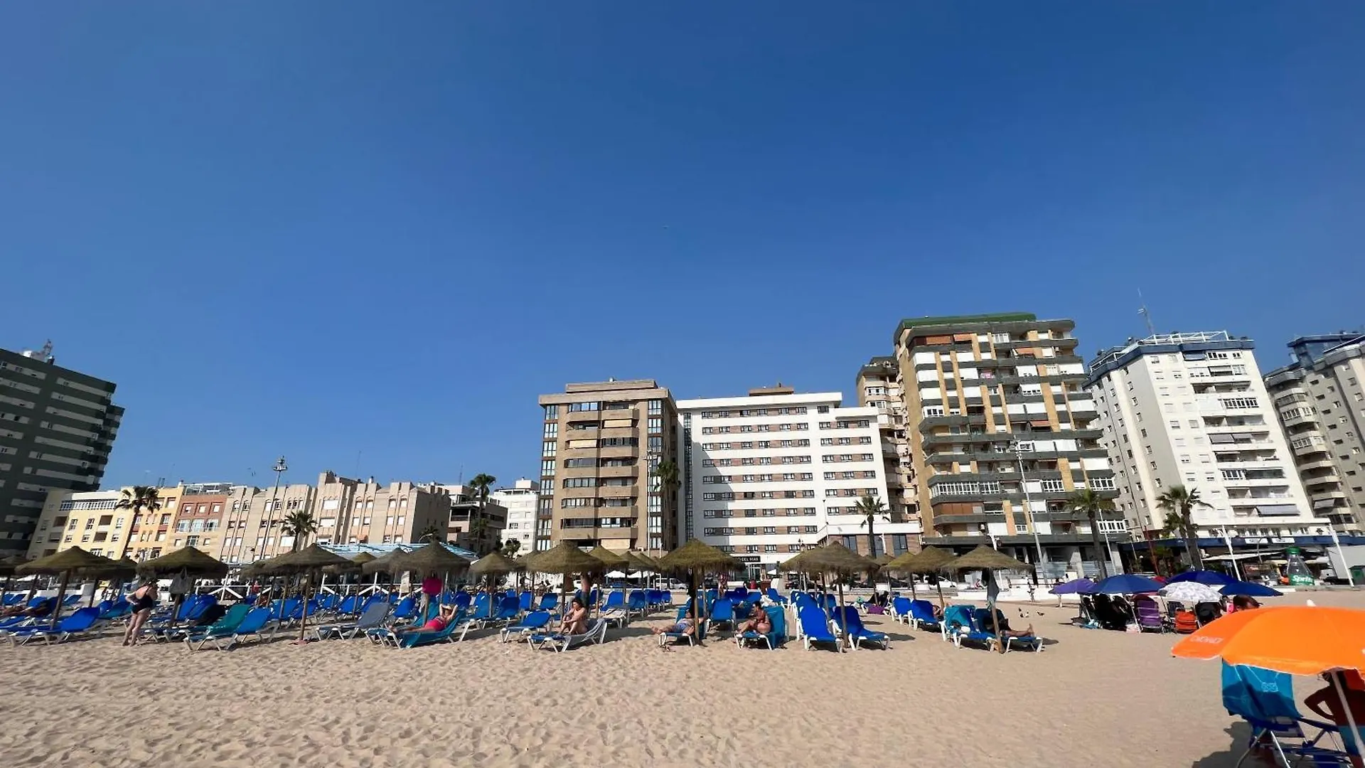 Atico Primera Linea De Playa. Cádiz Španělsko